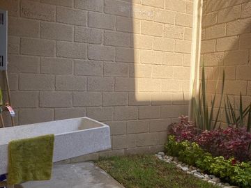 Venta de casa nueva en conjunto cerrado en San Juan Cuautlancingo.