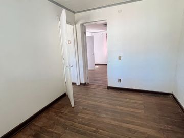 Acogedora casa; muros concreto.