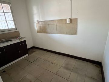 Acogedora casa; muros concreto.