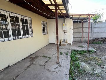Acogedora casa; muros concreto.