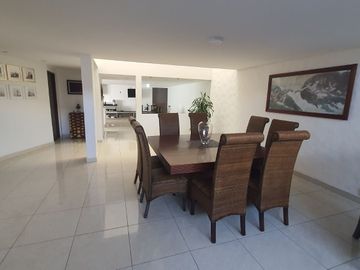 Casa en Lomas con excelente ubicación