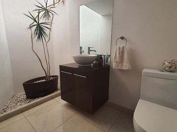 Casa en Lomas con excelente ubicación