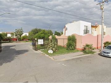 HGM (EMB) CASA EN VENTA EN EL REFUGIO DURANGO