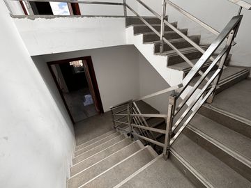 Casas de Venta en Cuenca Sector Totoracocha con locales comerciales