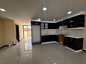 Casas de Venta en Cuenca Sector Totoracocha con locales comerciales