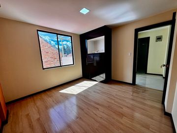 Casas de Venta en Cuenca Sector Totoracocha con locales comerciales