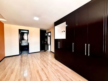 Casas de Venta en Cuenca Sector Totoracocha con locales comerciales