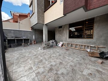 Casas de Venta en Cuenca Sector Totoracocha con locales comerciales