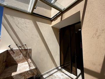 Casas de Venta en Cuenca Sector Totoracocha con locales comerciales