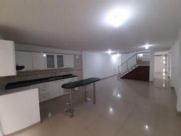VENTA DE HERMOSA CASA EN LAS MERCEDES PALMIRA