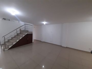 VENTA DE HERMOSA CASA EN LAS MERCEDES PALMIRA