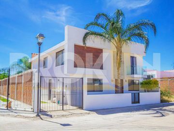 VENTA CASA EN MISIÓN DEL CAMPANARIO AL NORTE DE LA CIUDAD WAL