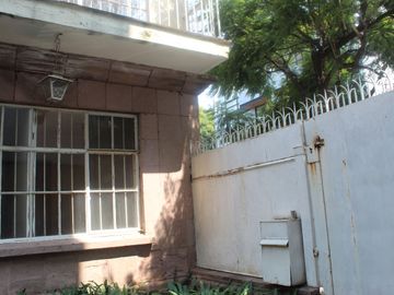 ATENCION INVERSIONISTAS CASA COMO TERRENO EN LA DEL VALLE