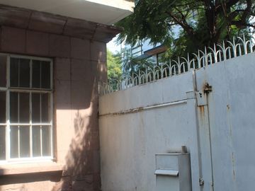 ATENCION INVERSIONISTAS CASA COMO TERRENO EN LA DEL VALLE