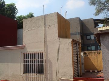 ATENCION INVERSIONISTAS CASA COMO TERRENO EN LA DEL VALLE