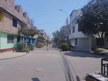 SE VENDE 1 PISO 110 M2 EN TODA UNA ESQUINA EN LOS OLIVOS POTENCIAL PARA NEGOCIO.
