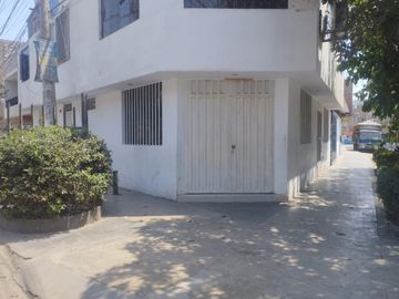 SE VENDE 1 PISO 110 M2 EN TODA UNA ESQUINA EN LOS OLIVOS POTENCIAL PARA NEGOCIO.