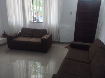 SE VENDE 1 PISO 110 M2 EN TODA UNA ESQUINA EN LOS OLIVOS POTENCIAL PARA NEGOCIO.