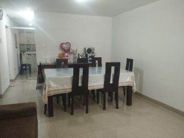 SE VENDE 1 PISO 110 M2 EN TODA UNA ESQUINA EN LOS OLIVOS POTENCIAL PARA NEGOCIO.