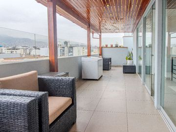 VENTA DEPARTAMENTO DUPLEX EXCLENTE TERRAZA Y PISCINA SURCO
