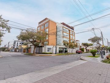 VENTA DEPARTAMENTO DUPLEX EXCLENTE TERRAZA Y PISCINA SURCO