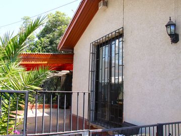CASA MARTIN DE ZAMORA CON MANQUEHUE, LAS CONDES, 442 M2 TERRENO, 5 DORMITORIOS, 3 BAÑOS, ESTACIONAMIENTOS, EXCELENTE PATIO