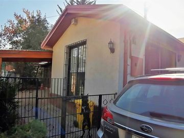 CASA MARTIN DE ZAMORA CON MANQUEHUE, LAS CONDES, 442 M2 TERRENO, 5 DORMITORIOS, 3 BAÑOS, ESTACIONAMIENTOS, EXCELENTE PATIO