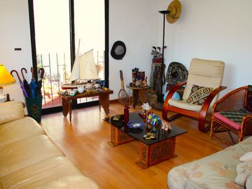 CASA MARTIN DE ZAMORA CON MANQUEHUE, LAS CONDES, 442 M2 TERRENO, 5 DORMITORIOS, 3 BAÑOS, ESTACIONAMIENTOS, EXCELENTE PATIO