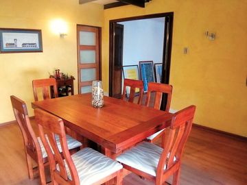 CASA MARTIN DE ZAMORA CON MANQUEHUE, LAS CONDES, 442 M2 TERRENO, 5 DORMITORIOS, 3 BAÑOS, ESTACIONAMIENTOS, EXCELENTE PATIO