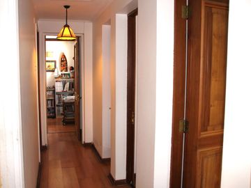 CASA MARTIN DE ZAMORA CON MANQUEHUE, LAS CONDES, 442 M2 TERRENO, 5 DORMITORIOS, 3 BAÑOS, ESTACIONAMIENTOS, EXCELENTE PATIO