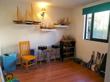 CASA MARTIN DE ZAMORA CON MANQUEHUE, LAS CONDES, 442 M2 TERRENO, 5 DORMITORIOS, 3 BAÑOS, ESTACIONAMIENTOS, EXCELENTE PATIO