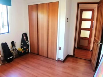 CASA MARTIN DE ZAMORA CON MANQUEHUE, LAS CONDES, 442 M2 TERRENO, 5 DORMITORIOS, 3 BAÑOS, ESTACIONAMIENTOS, EXCELENTE PATIO