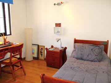 CASA MARTIN DE ZAMORA CON MANQUEHUE, LAS CONDES, 442 M2 TERRENO, 5 DORMITORIOS, 3 BAÑOS, ESTACIONAMIENTOS, EXCELENTE PATIO