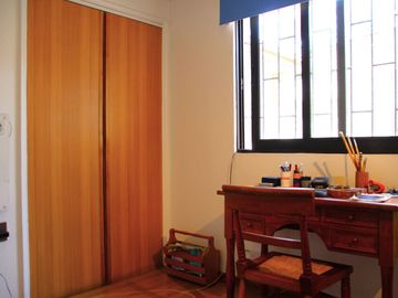 CASA MARTIN DE ZAMORA CON MANQUEHUE, LAS CONDES, 442 M2 TERRENO, 5 DORMITORIOS, 3 BAÑOS, ESTACIONAMIENTOS, EXCELENTE PATIO