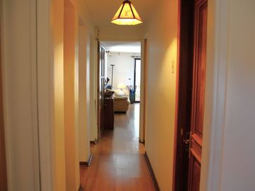 CASA MARTIN DE ZAMORA CON MANQUEHUE, LAS CONDES, 442 M2 TERRENO, 5 DORMITORIOS, 3 BAÑOS, ESTACIONAMIENTOS, EXCELENTE PATIO