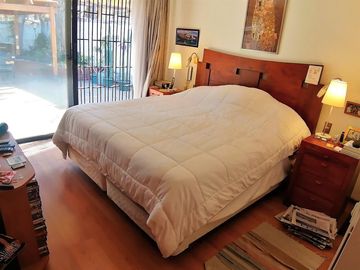 CASA MARTIN DE ZAMORA CON MANQUEHUE, LAS CONDES, 442 M2 TERRENO, 5 DORMITORIOS, 3 BAÑOS, ESTACIONAMIENTOS, EXCELENTE PATIO