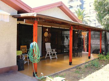 CASA MARTIN DE ZAMORA CON MANQUEHUE, LAS CONDES, 442 M2 TERRENO, 5 DORMITORIOS, 3 BAÑOS, ESTACIONAMIENTOS, EXCELENTE PATIO