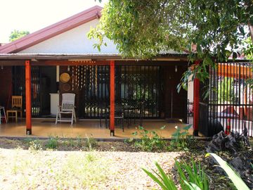 CASA MARTIN DE ZAMORA CON MANQUEHUE, LAS CONDES, 442 M2 TERRENO, 5 DORMITORIOS, 3 BAÑOS, ESTACIONAMIENTOS, EXCELENTE PATIO