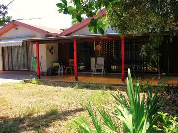 CASA MARTIN DE ZAMORA CON MANQUEHUE, LAS CONDES, 442 M2 TERRENO, 5 DORMITORIOS, 3 BAÑOS, ESTACIONAMIENTOS, EXCELENTE PATIO
