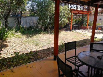 CASA MARTIN DE ZAMORA CON MANQUEHUE, LAS CONDES, 442 M2 TERRENO, 5 DORMITORIOS, 3 BAÑOS, ESTACIONAMIENTOS, EXCELENTE PATIO