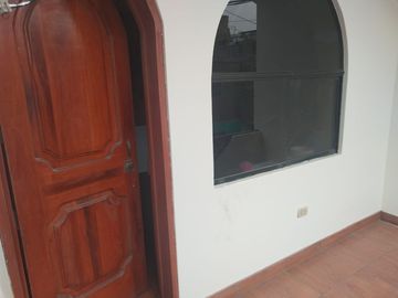 Vendo Linda Casa En San Juan De Lurigancho, Lima