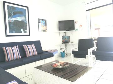 SE VENDE HERMOSA CASA DE PLAYA, EN CONDOMINIO ISLA DEL SOL.