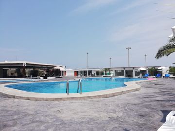 SE VENDE HERMOSA CASA DE PLAYA, EN CONDOMINIO ISLA DEL SOL.