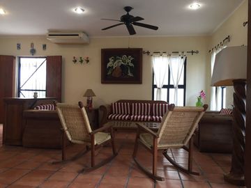 CASA EN VENTA COLONIAL CON AMPLIO JARDIN EN CIUDAD DEL CARMEN, CAMPECHE