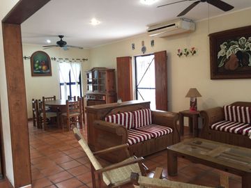 CASA EN VENTA COLONIAL CON AMPLIO JARDIN EN CIUDAD DEL CARMEN, CAMPECHE