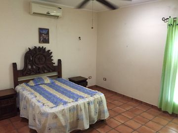 CASA EN VENTA COLONIAL CON AMPLIO JARDIN EN CIUDAD DEL CARMEN, CAMPECHE