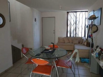 VENDO CASA EN LOS TREBOLES, ZAPOPAN CERCA DE BASILICA DE ZAPOPAN