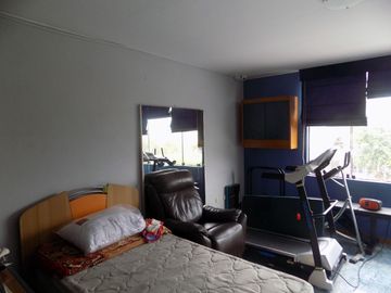 Se vende hermosa casa de 3 pisos en Av Caminos del Inca, Surco!