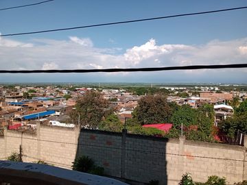 VENTA CASA  TRES PISOS YUMBO -DOS APARTAMENTOS