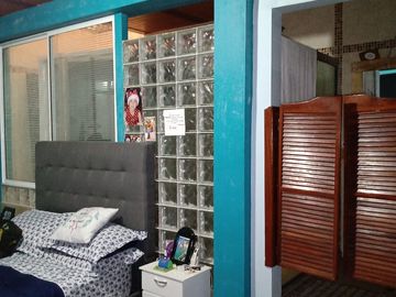 VENTA CASA  TRES PISOS YUMBO -DOS APARTAMENTOS
